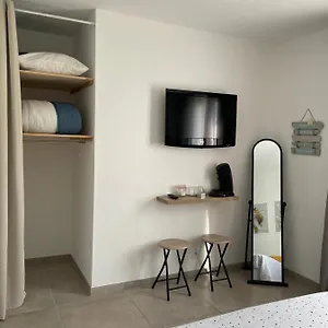 Couette-café Avec Salle De Bain Privée Dans Avec Garage